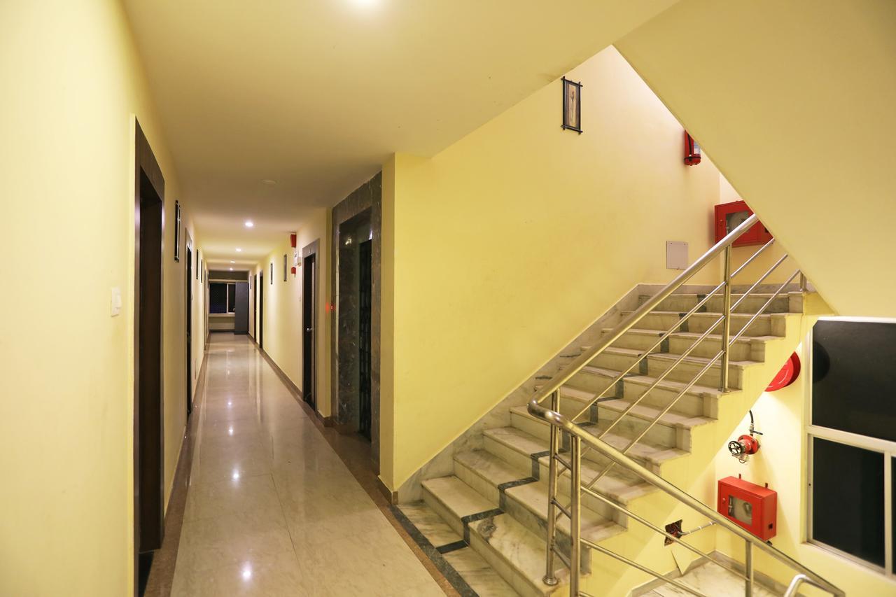 Oyo 15206 Sonar Gaon Hotel 3*