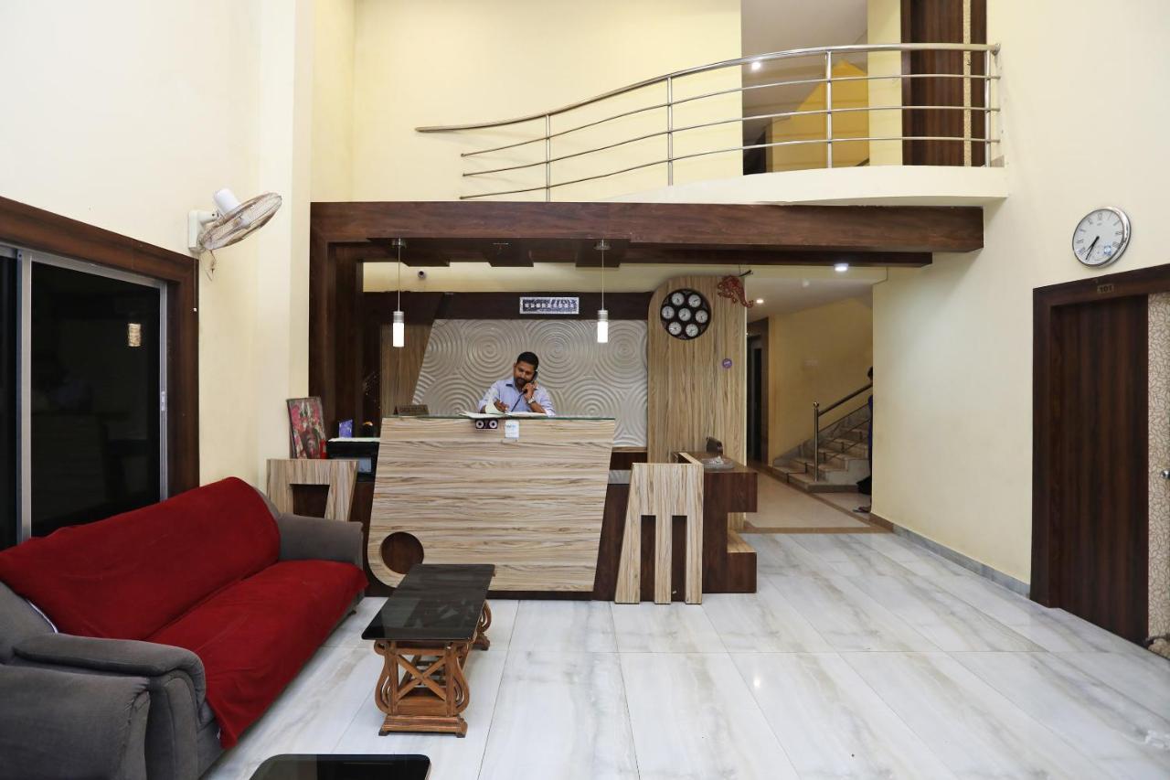 Oyo 15206 Sonar Gaon Puri
